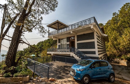 Kumarhatti Apartment | Eagle Heights 4BHK Duplex Apartment in Kasauli by Homeyhuts