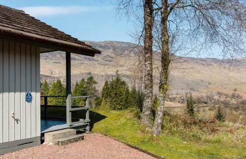 Crianlarich Ski Chalet | Eagle Lodge with stunning loch and mountain view