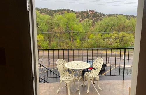 Manitou Springs Historic District Hotel | Eagle Motel