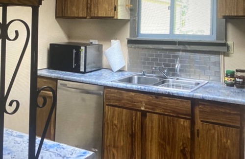 Eagle River Apartment | Eagle River apartment in house. Pets allowed. No breed restrictions