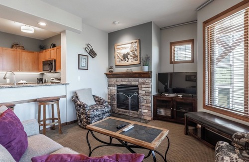 Mammoth Lakes House | Eagle Run #204 - Luxury Ski-In Ski-Out/Slope-Side; 3 Bedroom