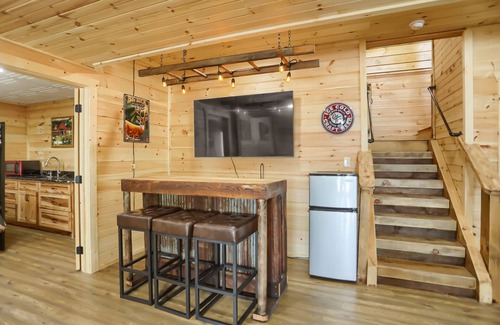 Huntingdon Apartment | Eagle's Escape - Mountain top lodge with spectacular views