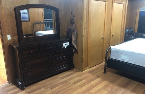 Shreveport Cabin | Eagle's Nest at God's Mountain View Campground, Shreveport, LA