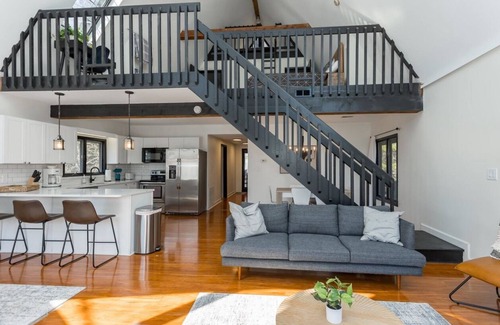 Massanutten Cabin | Eagle's Nest Captain’s Cabin Mountain Retreat with WiFi, AC in McGaheysville