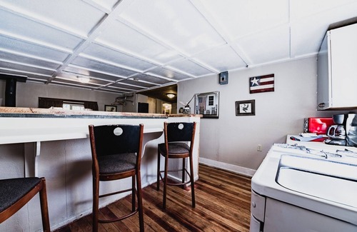 Ruidoso Cabin | Eagle's Nest: Cute 1 bedroom with Hot Tub in the Upper Canyon!!