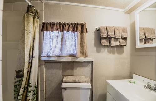 Ruidoso Cabin | Eagle's Nest: Cute 1 bedroom with Hot Tub in the Upper Canyon!!