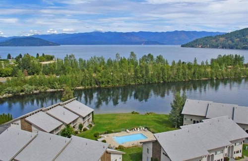 Sandpoint Condo | EAGLE'S NEST Lake & Ski CondonnDowntown. Mountain. Ski. Pool. Beach.