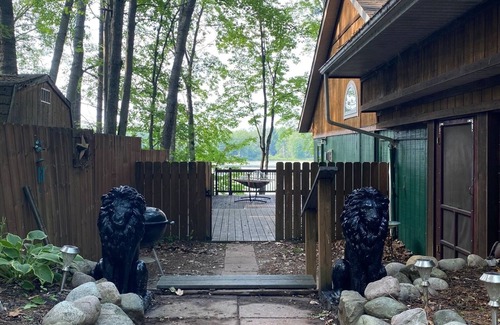 Gladwin Cabin | Eagle's Nest Quiet scenic lakefront with huge Deck!