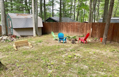 Gladwin Cabin | Eagle's Nest Quiet scenic lakefront with huge Deck!