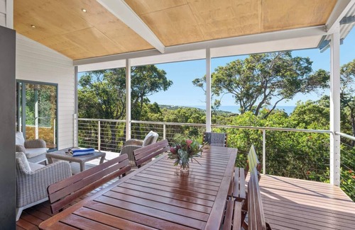Eagle Bay House | Eagle Vista Beachside Bliss with Bushland Serenity