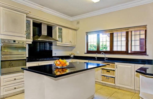 Botha's Hill Bed & Breakfast | Eagle Wind Manor