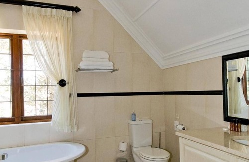 Botha's Hill Bed & Breakfast | Eagle Wind Manor