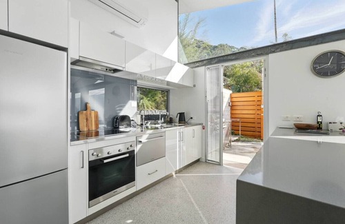 Eaglehawk Neck Apartment | Eaglehawk Pavilions One – Coastal Retreat with Ocean Views