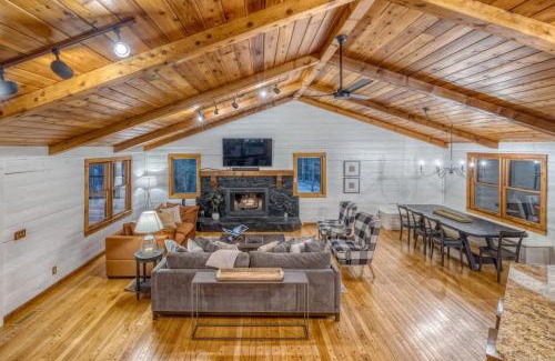 Blue Ridge House | Eagles Haven - Two Cabins with Massive Deck & Views
