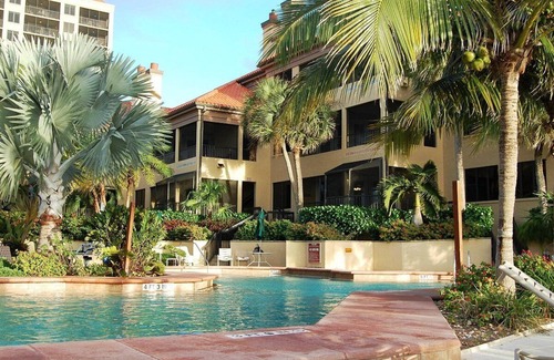 Marco Island Condo | Eagles Nest Beach Resort Marco Island, Sleeps 6, Faces Gulf, Beautiful Pool Area