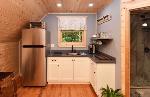 Dahlonega Apartment | Eagles nest , Dahlonega Ga. Getaway 💗 Recharge 🌳 Forest 🍔 Grill 🆒 Pond