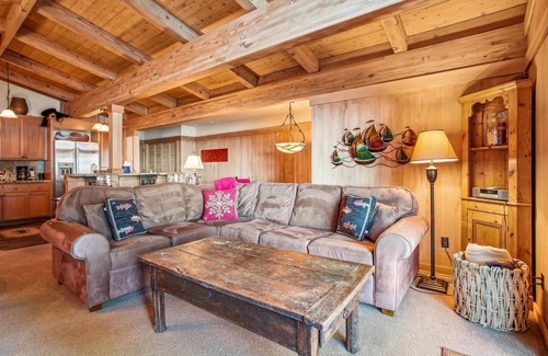 Tahoe City Condo | Eagles Nest Lakeview Condo #28