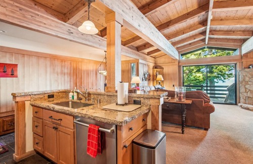 Tahoe City Condo | Eagles Nest Lakeview Condo #28