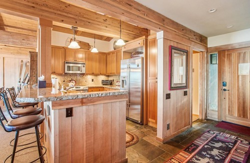 Tahoe City Condo | Eagles Nest Lakeview Condo #28