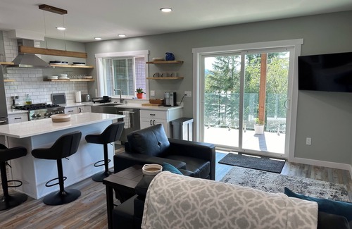Juneau Apartment | Eagle’s Nest River View. Newly constructed, walking distance to the Airport.