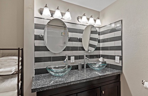 Eagle River Apartment | Eagles Nest suite. Eagle sightings & Mountain view