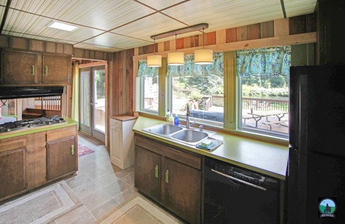 Gaines House | Eagles Nest Village On Pristine Pine Creek. Unique property with 3 cabins!
