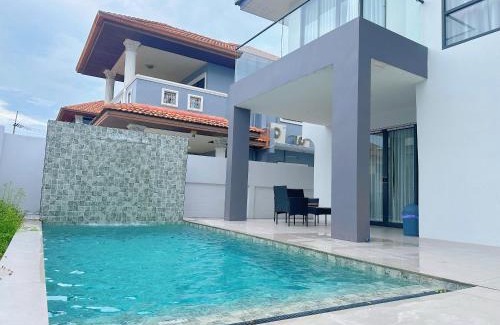 South Pattaya Villa | Eakmongkol Luxury Five-Bedroom Pool Villa