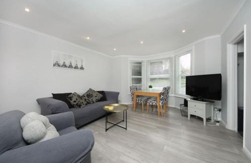 Ealing Common Apartment | Ealing Garden Flat