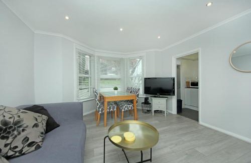 Ealing Common Apartment | Ealing Garden Flat