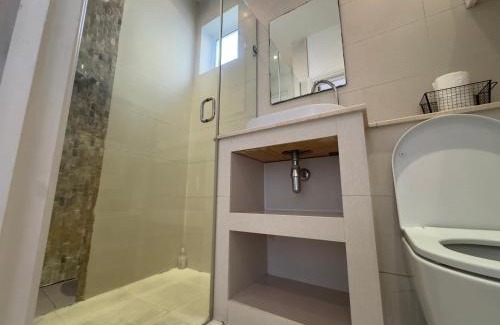 Ealing Common Apartment | Ealing Hight's-underground walking direct to Heathrow -shops