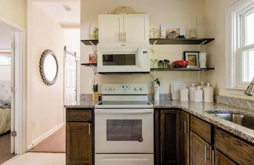 Woodland Beach Cottage | Earie Shore Cottage is a great destination for work or vacation!