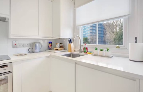 Fulham Broadway Apartment | 🏙️ Earl’s Court Central Deluxe – Your Stylish London Stay 🏙️
