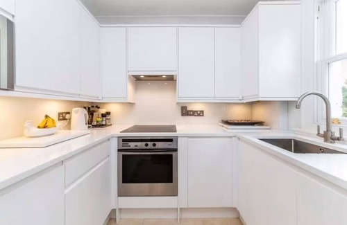 Fulham Broadway Apartment | 🏙️ Earl’s Court Central Deluxe – Your Stylish London Stay 🏙️