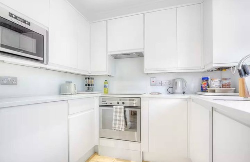 Fulham Broadway Apartment | 🏙️ Earl’s Court Central Deluxe – Your Stylish London Stay 🏙️