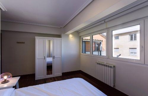 Zarautz Apartment | EARRA - Casa Damatxo, Terraza, 1 minuto a la Playa, zona tranquila