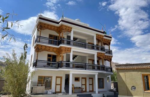Leh House | Earthhome by Angchok