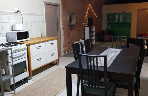 Coober Pedy House | EARTHWORM 2 HOUSE - Light Filled Underground House - in the safest area in town.