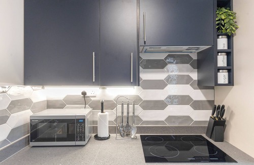 Clapham House | Earthy Elegance: Stylish 4BR for Urban Escapes
