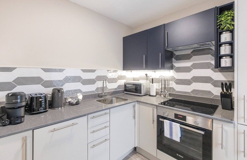 Clapham House | Earthy Elegance: Stylish 4BR for Urban Escapes