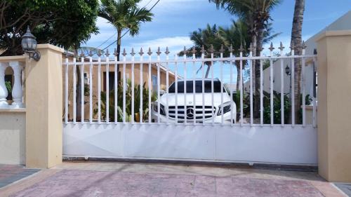 Pos Chiquito House | Earthy Island Casita 5 Min Drive Frm Mangel Halto
