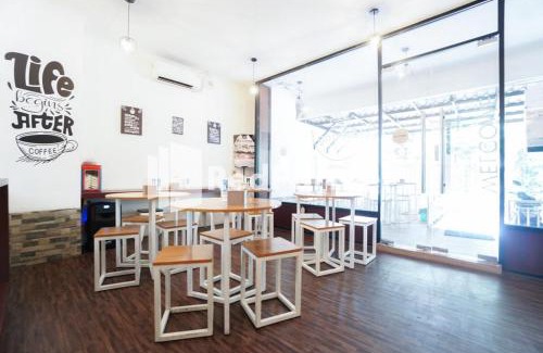 Bendungan Hilir Hotel | Eascot Hotel Mitra RedDoorz