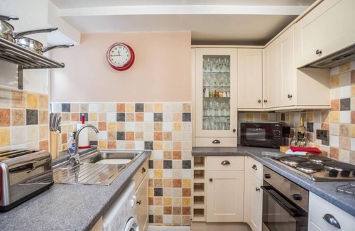 Staithes Cottage | Easily accessible, single level, 3-bed cottage close to beach, shops & eateries!
