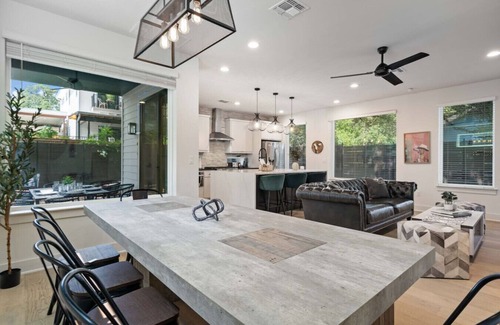 Swede Hill House | East Austin Gem | Games & Chill Vibes