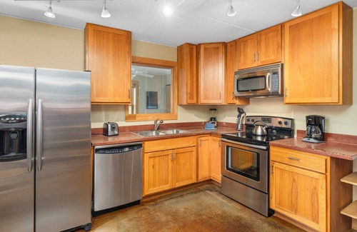 Grand Marais Apartment | East Bay Suites