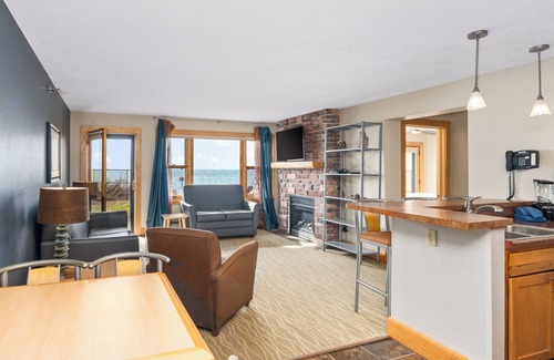 Grand Marais Apartment | East Bay Suites