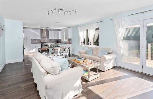 East Beach House | East Beach House w/Pool 5BR Sleeps 12 Marsh Front