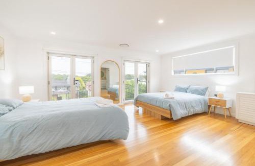 Shoal Bay House | East Belmont, 38 Tomaree Rd - spa, linen, Wi-Fi, Air Con , Games Room