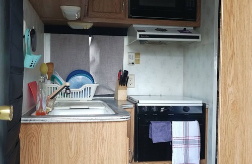 Burnaby House | East Burnaby RV trailer, close to amenities
