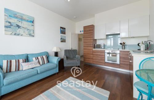 Broadstairs Apartment | East Cliff Sea View Inc Parking & Garden