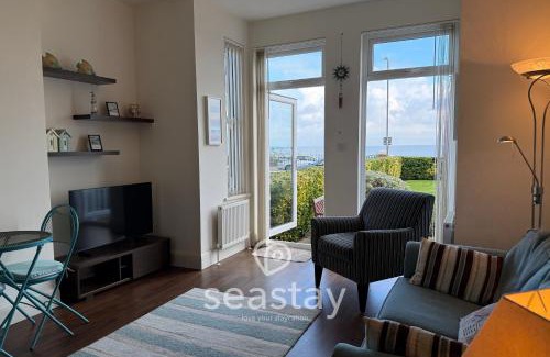 Broadstairs Apartment | East Cliff Sea View Inc Parking & Garden